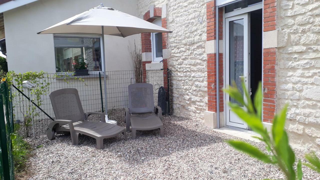 Gite Aux Lauriers Lacroix-sur-Meuse エクステリア 写真