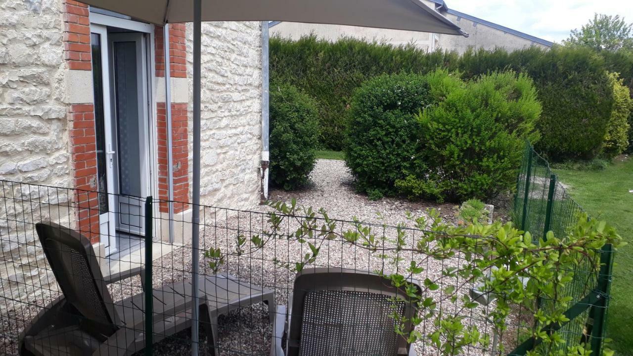 Gite Aux Lauriers Lacroix-sur-Meuse エクステリア 写真